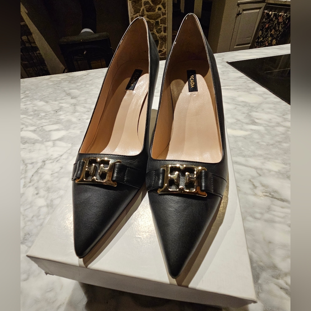 Escada EE Logo hlHeels